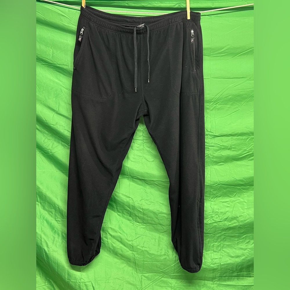 Men's Black Zip-Pocket Jogger Sweatpants